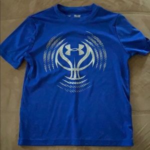 Underarmour boys loose fit heatgear tee.
